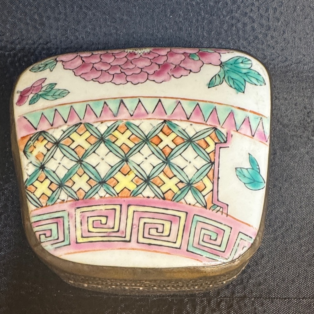 Vintage Chinese shard box  Ceramic Trinket hand painted